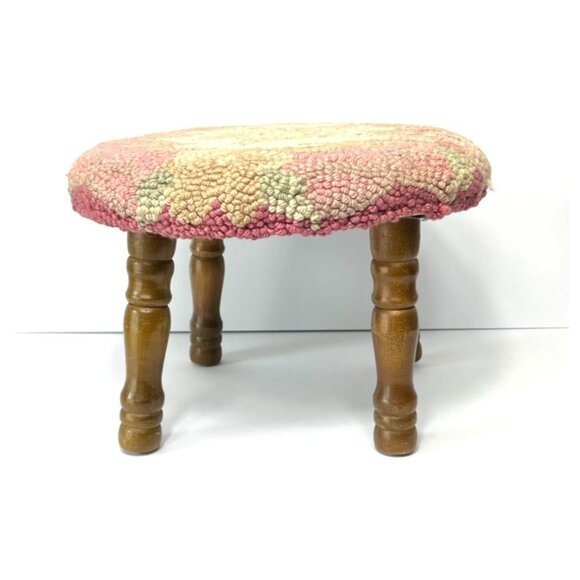 Vintage French Country Round Hooked Wool Footstool With Wood Legs 9" H 13" Dia - Picture 2 of 7